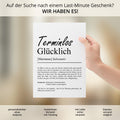 Terminlos Glücklich Definition Poster, personalisierbar mit Namen, Massivholzrahmen, Last Minute Geschenk Ruhestand, Geschenkidee Kollegen